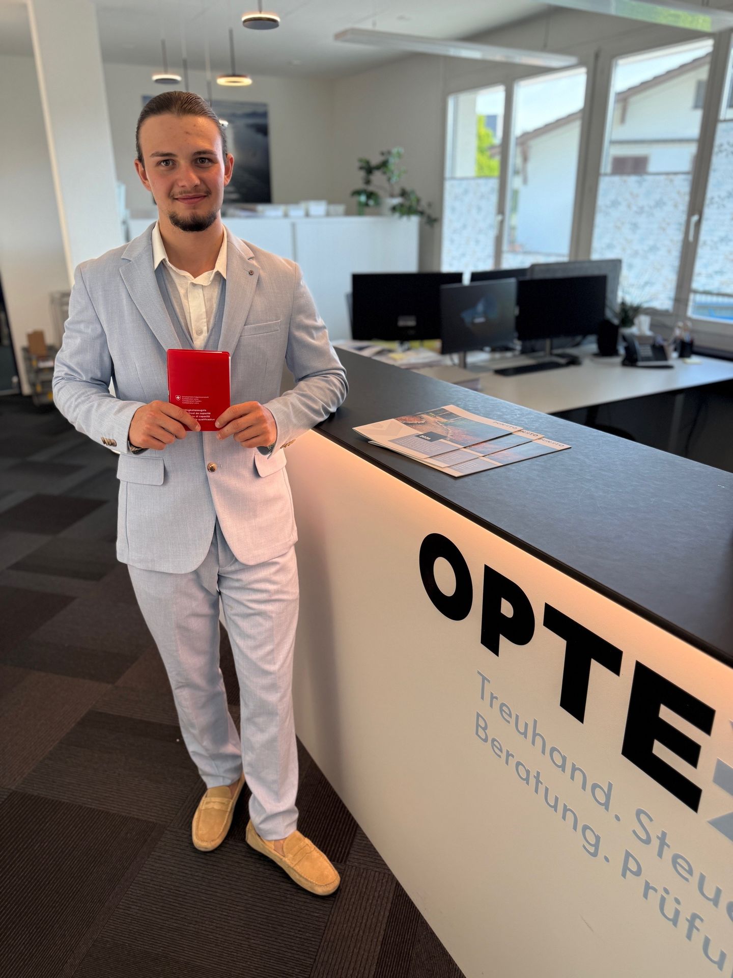 Gratulation zum Lehrabschluss – Jérôme Wyrsch Bild